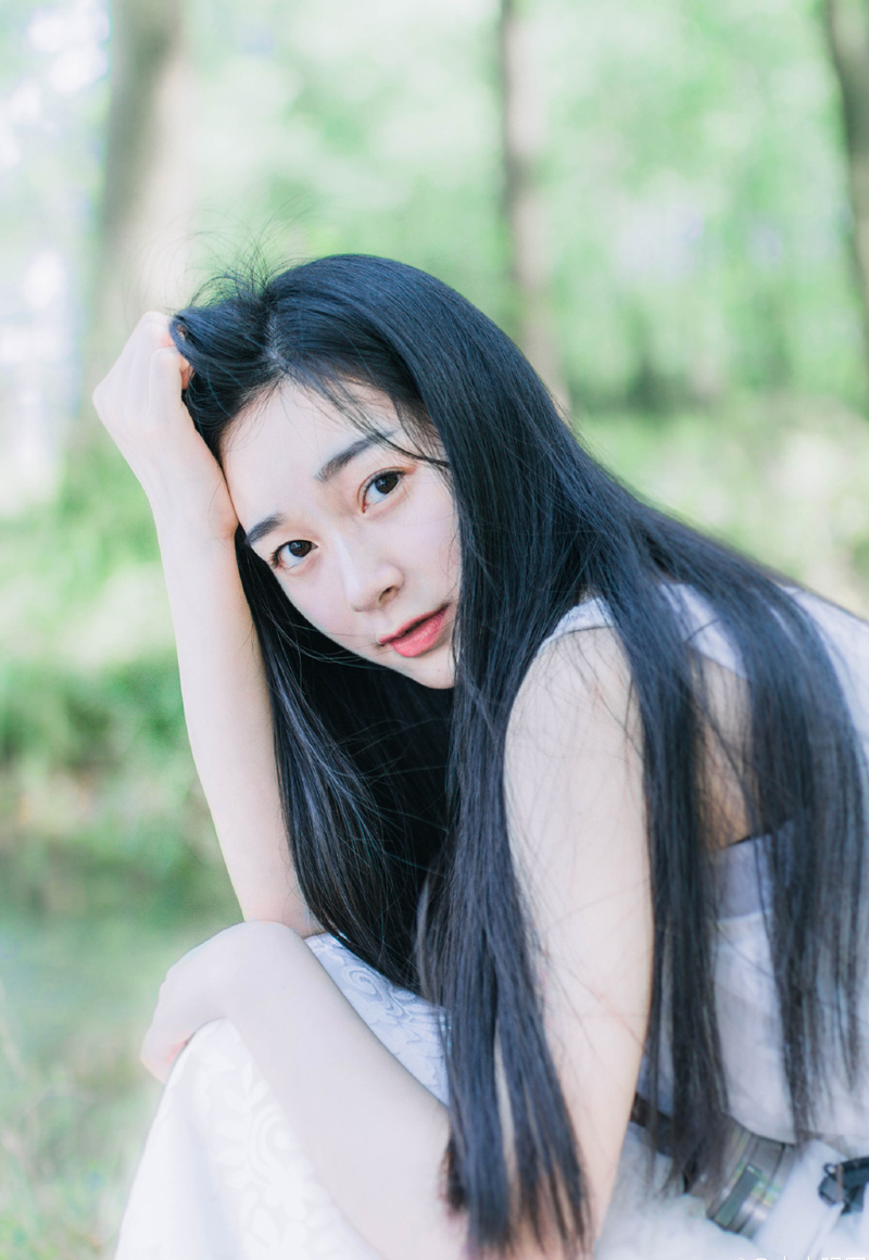我现在这个年纪看真的觉得没什么，也实在没办法做到把思想“回到那个年代”哇。——韩寒《三重门》